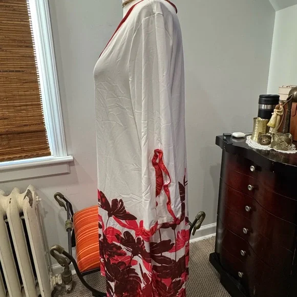 Chic White and Red Floral Dress - Picture 2 of 7